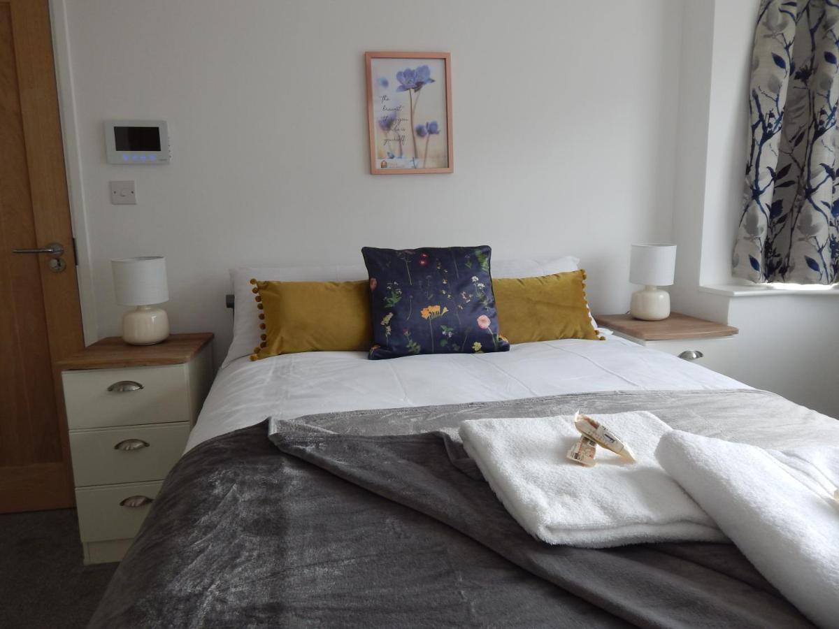 Modern, Well Located En-Suite Rooms With Parking - Orbitat Accommodations كامبريدج المظهر الخارجي الصورة