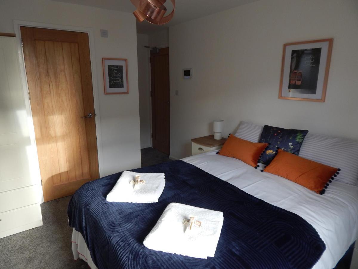 Modern, Well Located En-Suite Rooms With Parking - Orbitat Accommodations كامبريدج المظهر الخارجي الصورة