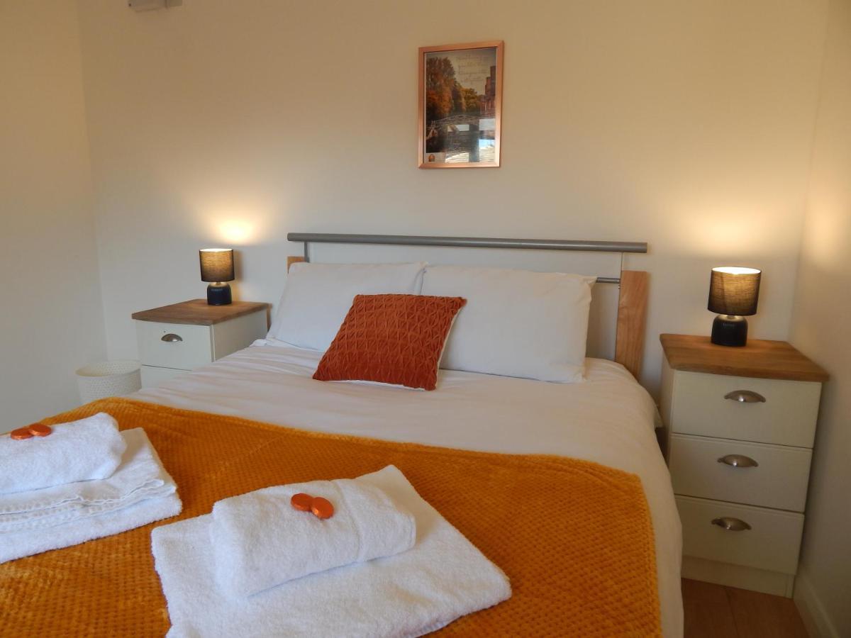 Modern, Well Located En-Suite Rooms With Parking - Orbitat Accommodations كامبريدج المظهر الخارجي الصورة