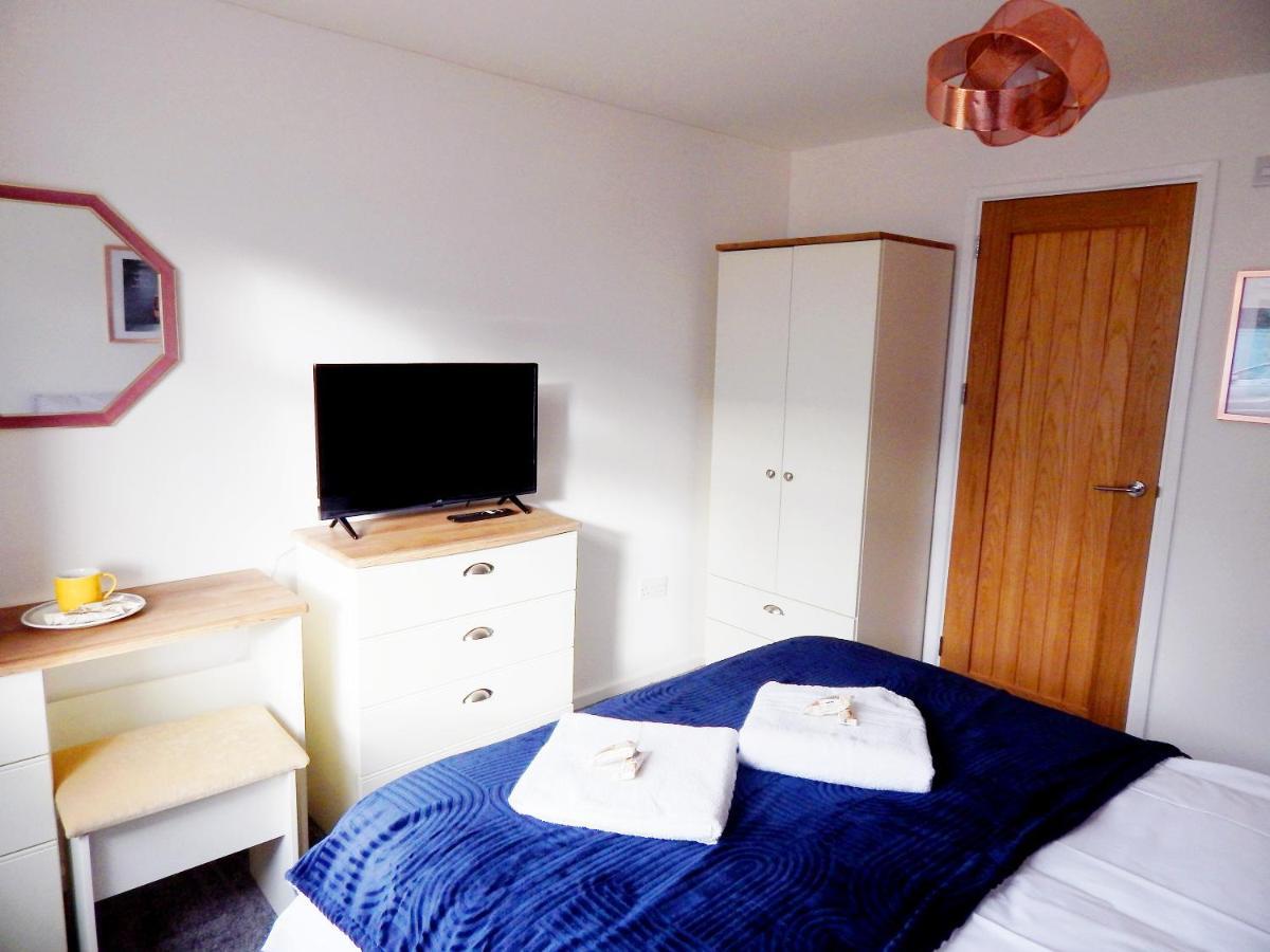 Modern, Well Located En-Suite Rooms With Parking - Orbitat Accommodations كامبريدج المظهر الخارجي الصورة