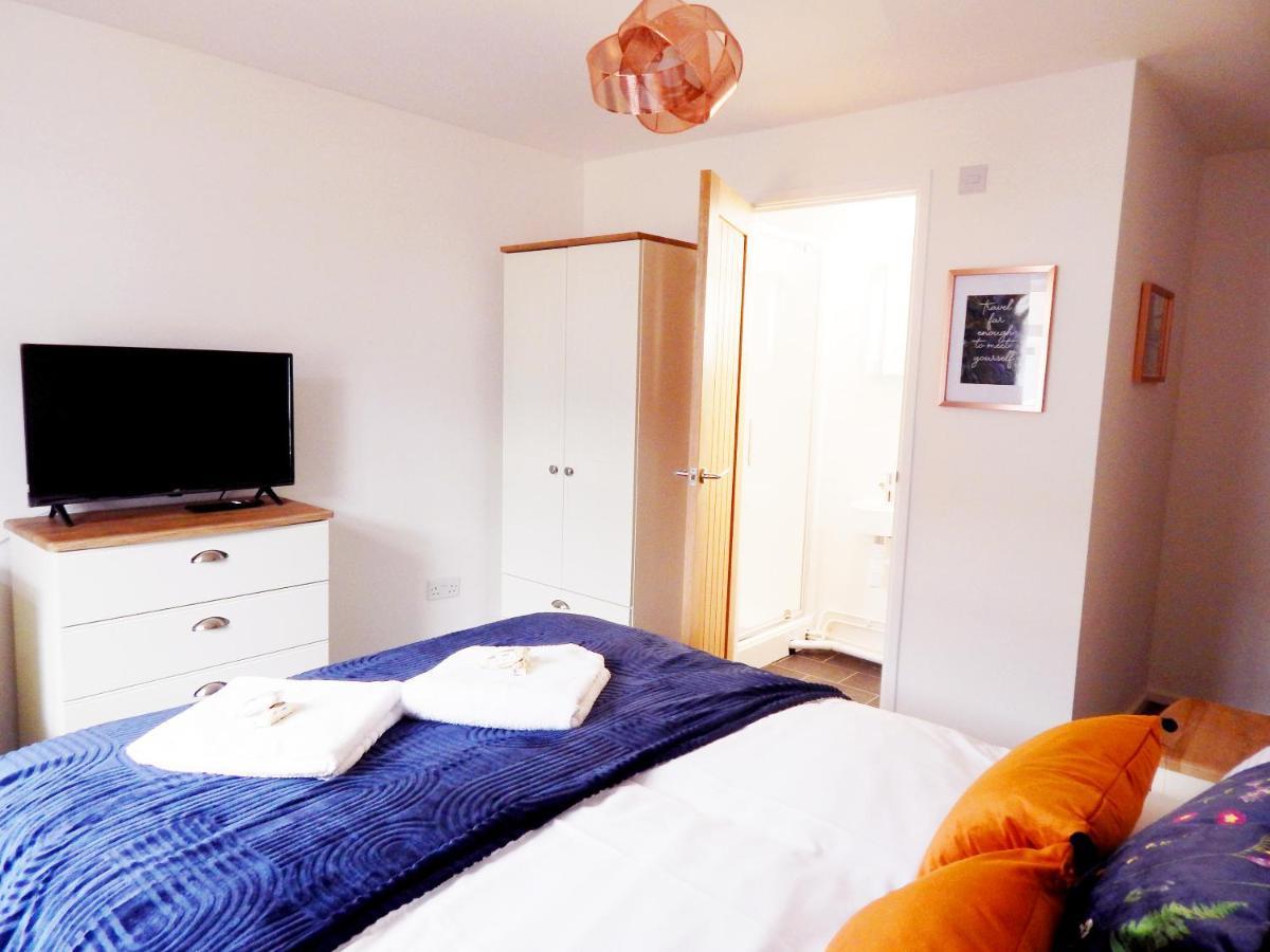 Modern, Well Located En-Suite Rooms With Parking - Orbitat Accommodations كامبريدج المظهر الخارجي الصورة